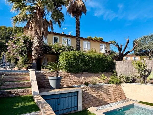 Maison de 116 m² avec jardin et piscine - Toulon, secteur des Terres Rouges