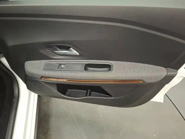 Dacia Sandero eco-g 100 — photo 24