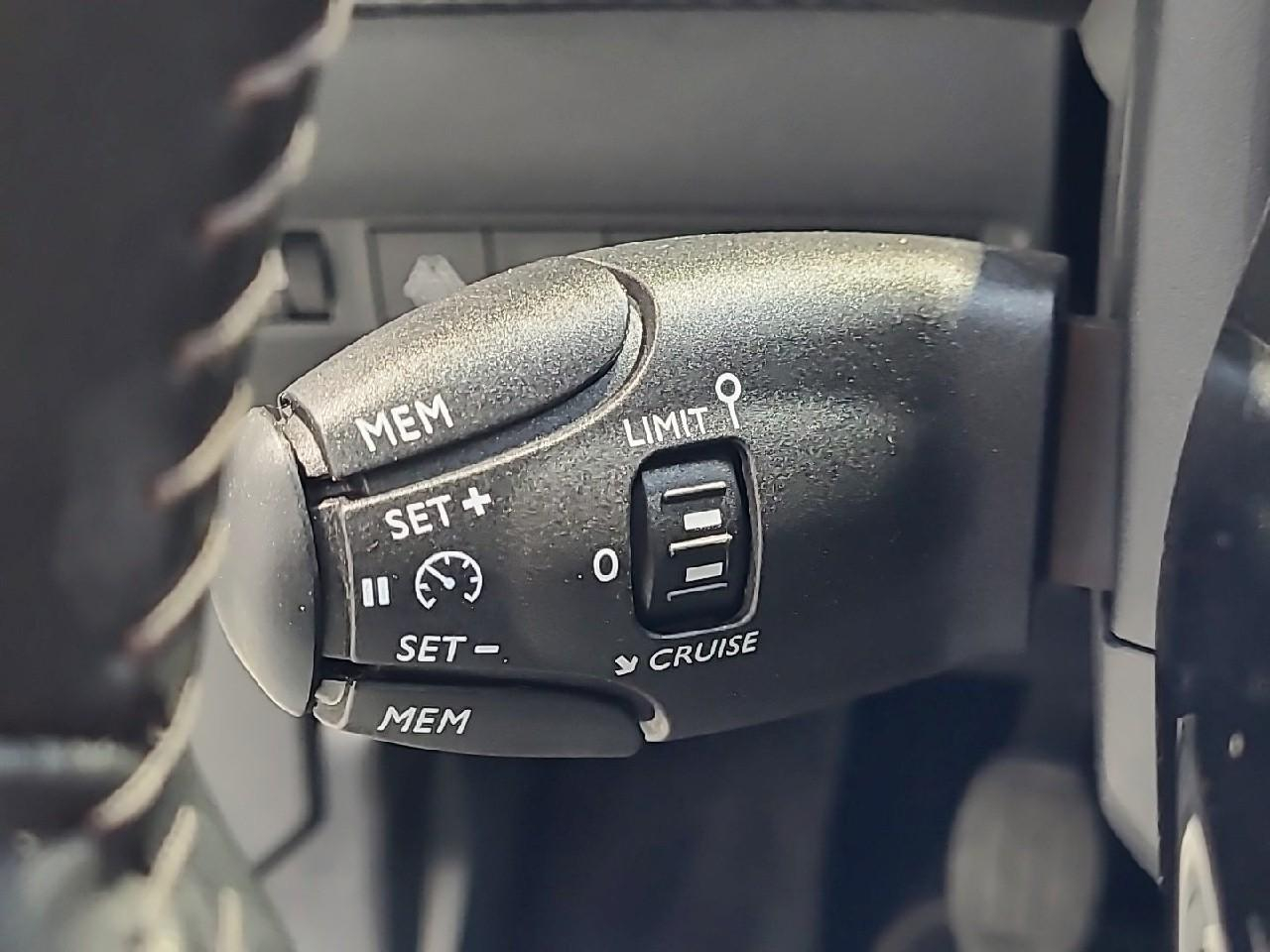 Peugeot 208 puretech 100 s&s allure business — photo 26