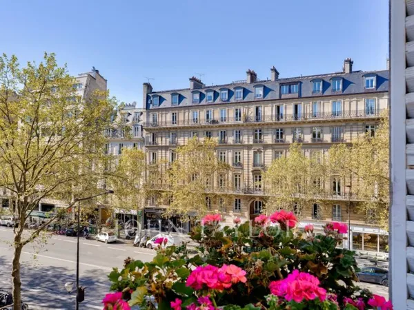 Boulevard de Courcelles/Parc Monceau - Superbe appartement familial situé en angle