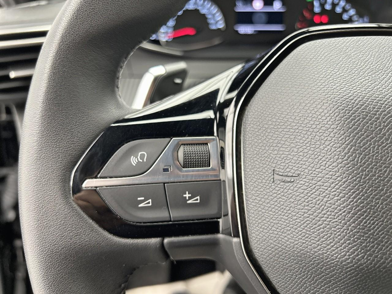 Peugeot 2008 puretech 130 s&s eat8 style — photo 24