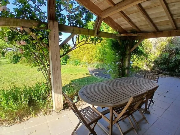 Maison 5 pièces 247 m²