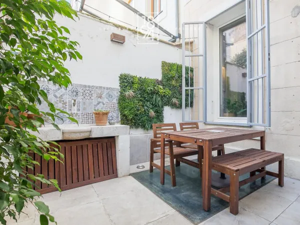 Duplex de type 5 de 160m2 avec box fermé et patio, secteur Préfe