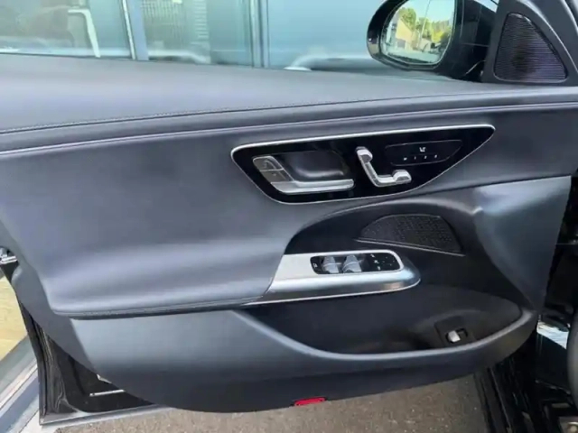 Mercedes Classe E 220 d amg line berlin — photo 36