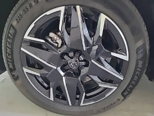 Peugeot 5008 hybrid 145 e-dcs6 — photo 13