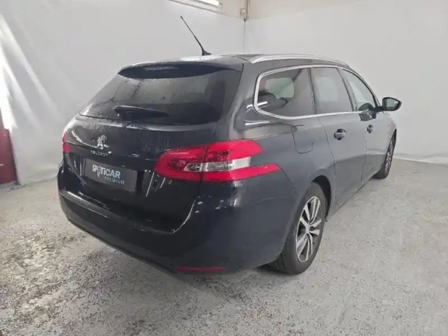 Peugeot 308 sw 1.2 puretech 130ch e6.3 s&amp;s allure eat8 — photo 6
