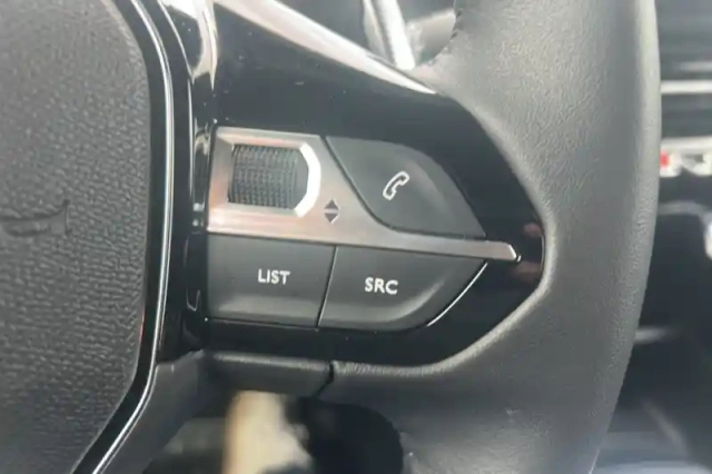 Peugeot 2008 hybrid 136 e-dcs6 — photo 60
