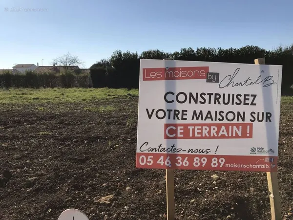 Terrain à bâtir de 520 m² à LOIRE-LES-MARAIS (17)