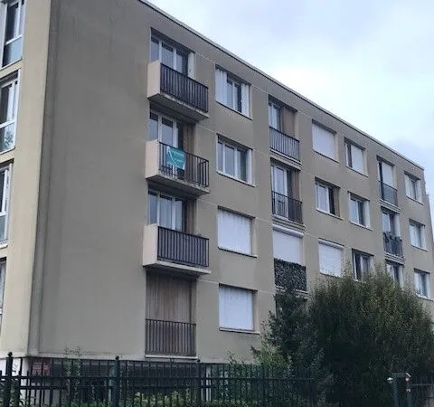 APPARTEMENT TYPE 4 VIDE DE 65 M2 JOINVILLE LE PONT BORDS DE MARNE