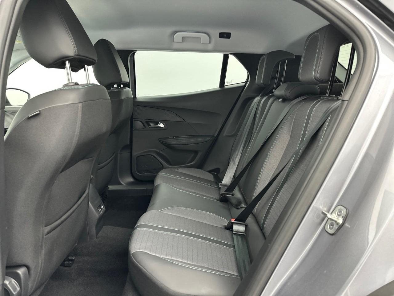 Peugeot 2008 puretech 130 s&s eat8 allure — photo 12