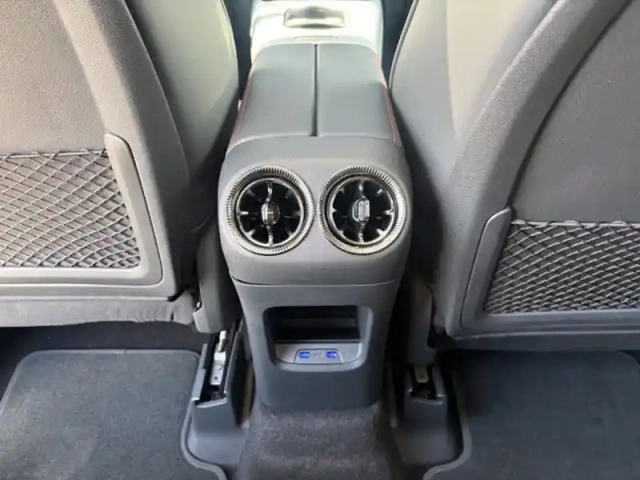 Mercedes Glb 200 amg line — photo 16