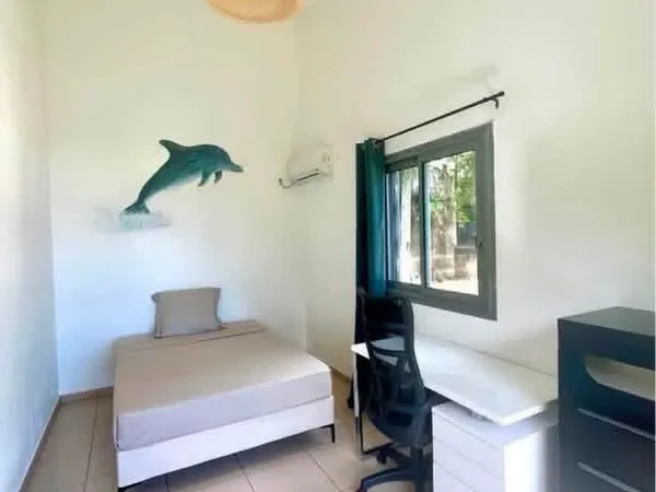 Une chambre dans une colocataire