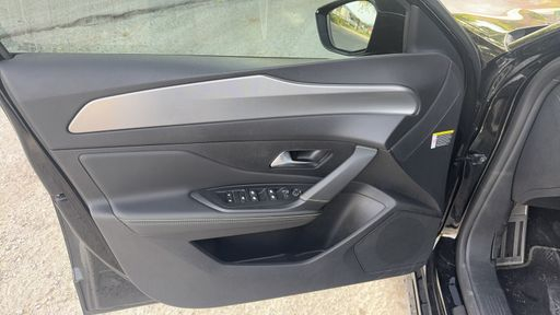 Peugeot 308 1.2 PureTech 130 EAT8 - GT – 2023 – 41992 km – Essence – Boîte Automatique — photo 20