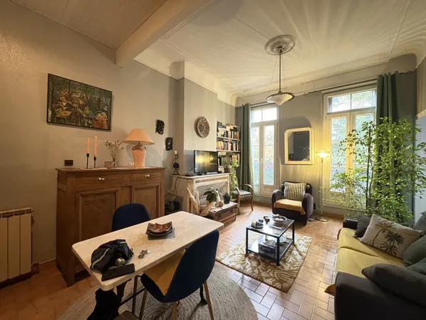 MARSEILLE 5e LE CAMAS | T3 de 53 m2 traversant Est/Ouest,