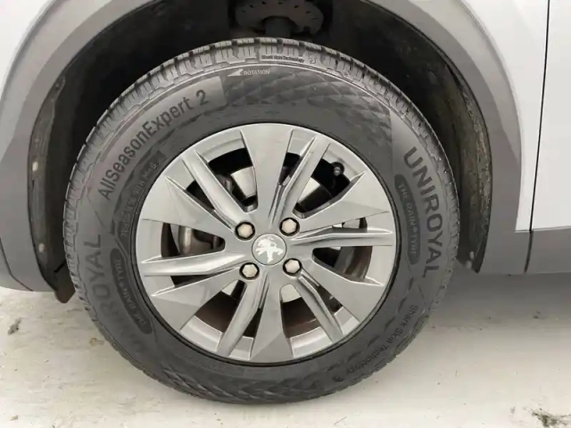 Peugeot 2008 puretech 130 s&amp;s bvm6 — photo 17