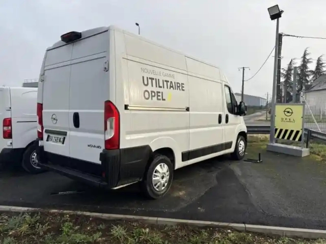 Opel Movano fg l2h2 3.3 140ch s&amp;s pack premium connect — photo 3