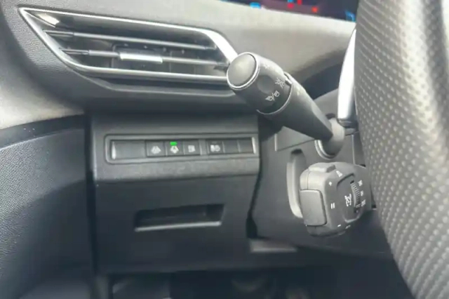 Peugeot 3008 hybrid4 300 e-eat8 — photo 20