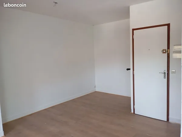 Grand studio à louer centre ville Montoir sur le loir