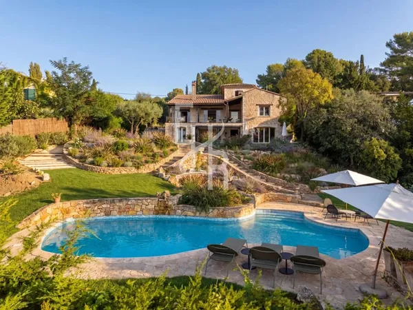 BASTIDE D'EXCEPTION À MOUGINS