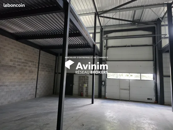 Local 189 m² Lunel