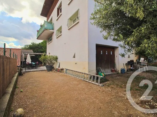 Maison 5 pièces 240 m²