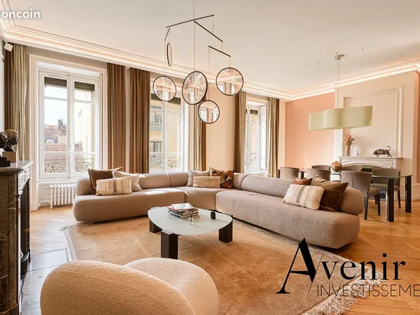 Appartement 6 pièces 223 m²