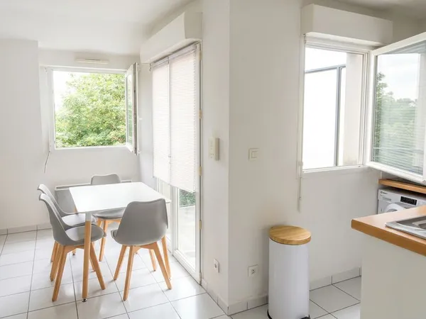 Appartement T3 meublé de 53 m² avec balcon/terrasse, parking et piscine - Cholet