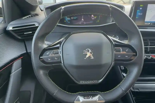 Peugeot 208 electrique 50 kwh 136ch — photo 14
