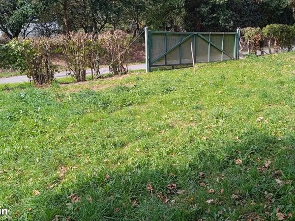 Terrain constructible centre bourg Mouazé