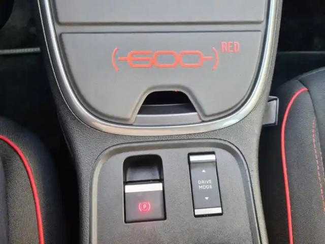 Fiat 600 e 156ch 54kwh red — photo 13