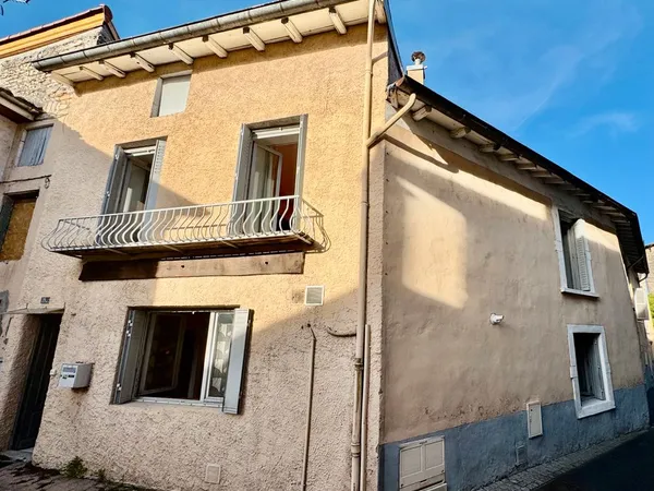 Bien mieux qu'un appartement Spacieuse maison de village en pierres - 123 m² habitables