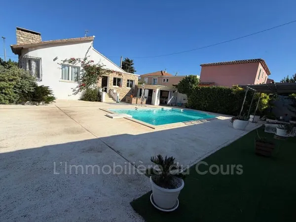 Maison de plain-pied 9 pièces 140 m²