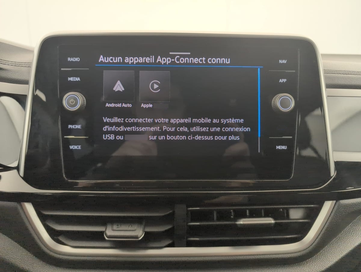 Volkswagen T-Roc — photo 18