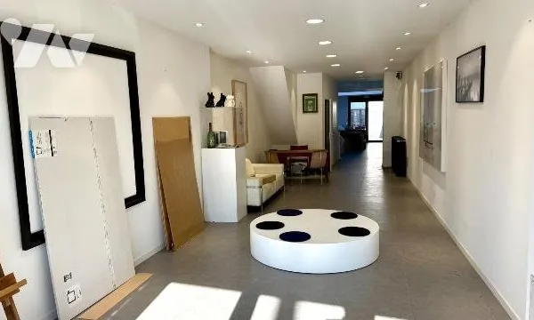 Local 242 m²
