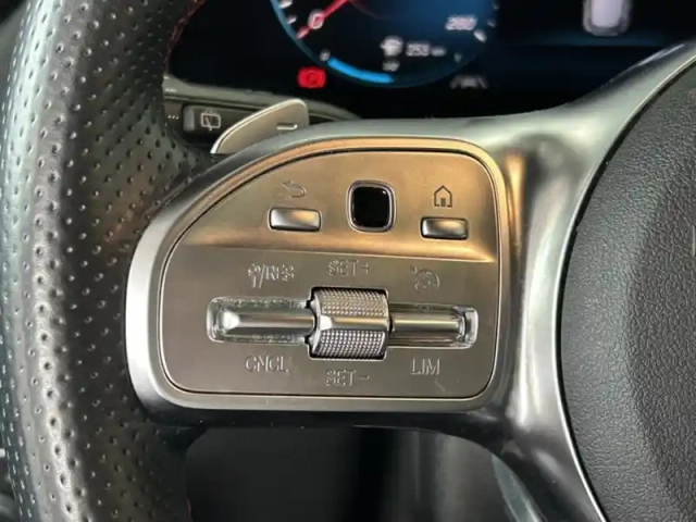 Mercedes Gla 250 e amg line — photo 11