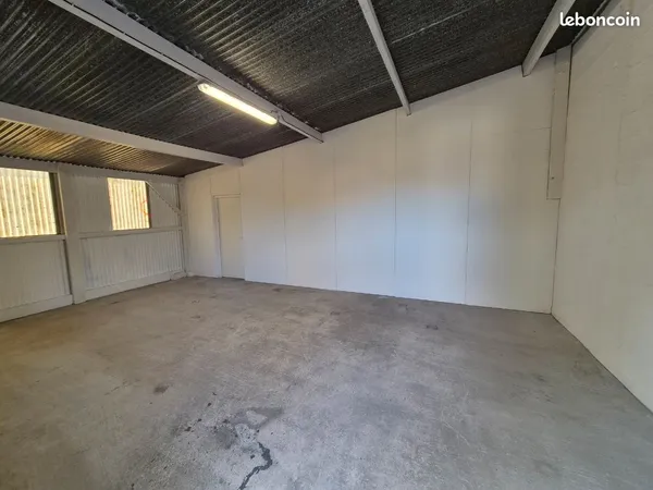 Local / Dépôt / Box / Stockage