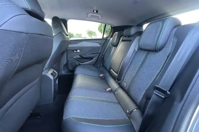Peugeot 308 phev 180 e-eat8 — photo 10