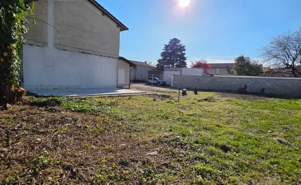 GENAS AZIEU secteur Jean Jaurès Industrie - Terrain à bâtir de 350 m² environ viabilisé et libre con