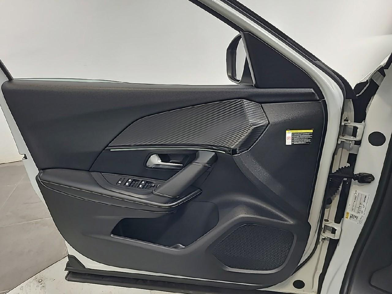 Peugeot 2008 puretech 130 s&s eat8 gt — photo 30