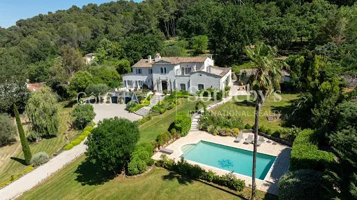 Villa 11 pièces 567 m²