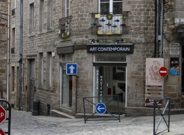 À LOUER - Local commercial - Dinan centre historique