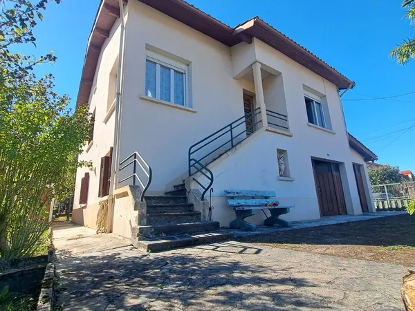 A VENDRE MAISON BELESTA AVEC JARDIN DEPENDANCES ET GARAGES