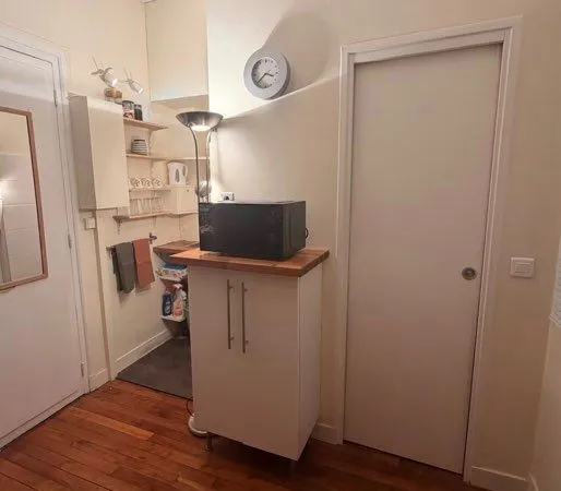 Studio meublé 23 m² - Paris 20e - 750 CC - Ascenseur