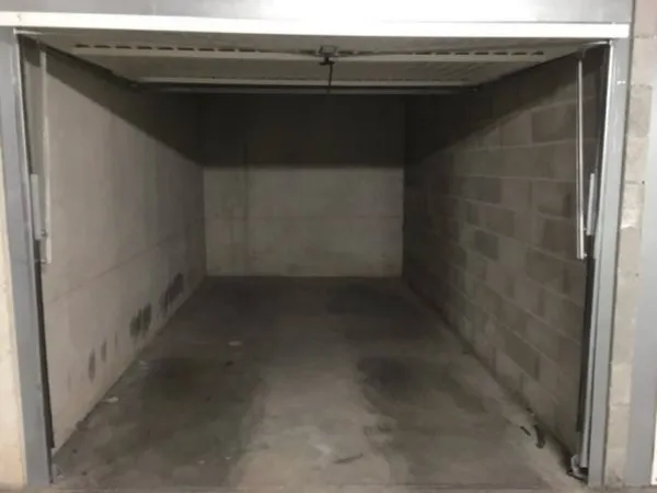 Loue garage 13m² quartier Villette