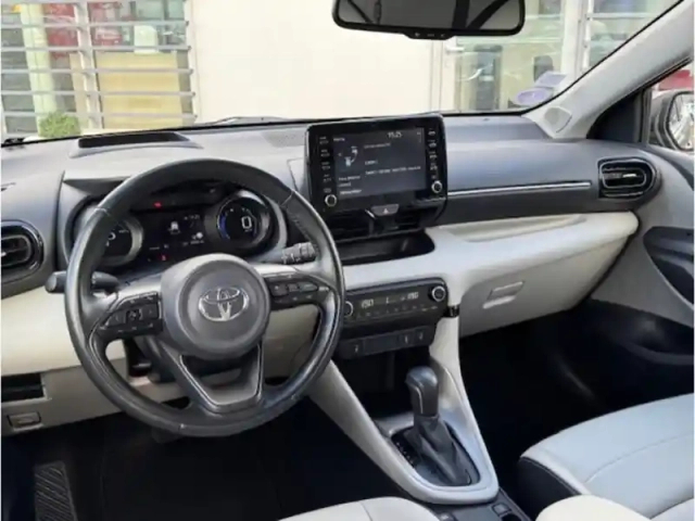 Toyota Yaris hybride 116h iconic — photo 6