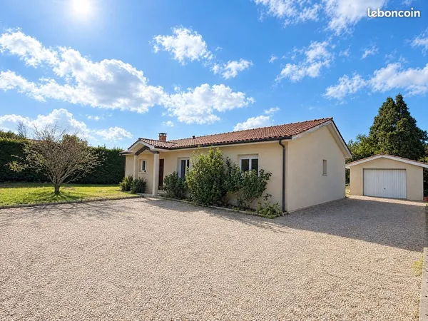 Maison de plain-pied 4 chambres avec piscine sur 1 000 m²