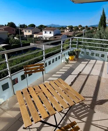 Particulier loue T3 48m² avec balcon et garage Salon de Provence 830 CC