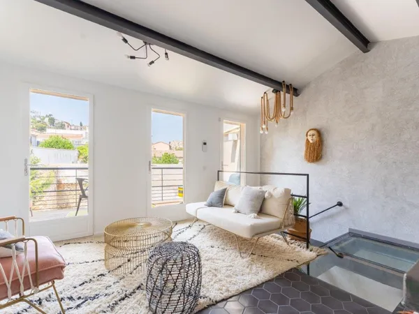 Duplex avec terrasse et vue Notre-Dame de la Garde - Marseille Vauban - 369 000 €