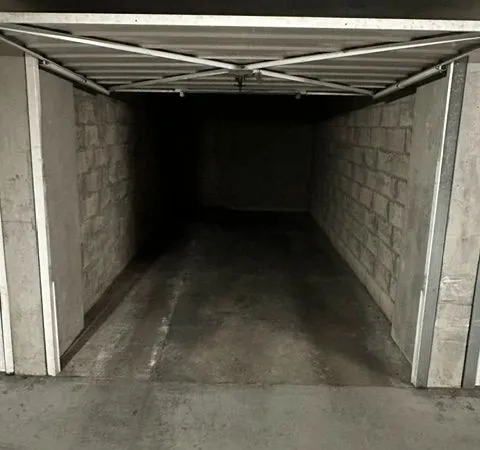 Loue garage fermé secteur Sainte Blandine