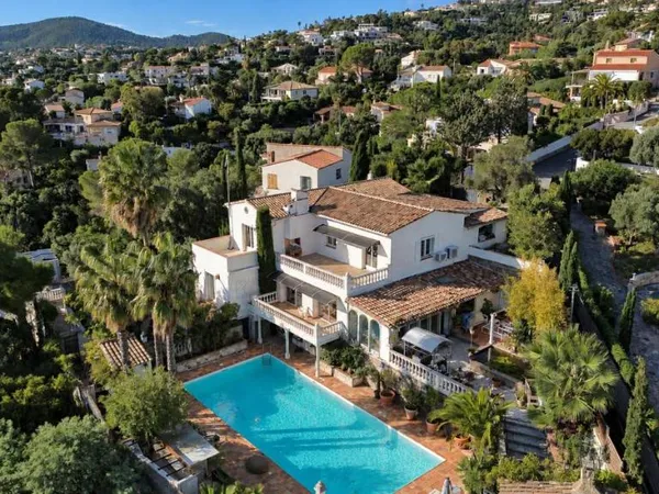 Maison 8 pièces 248 m²